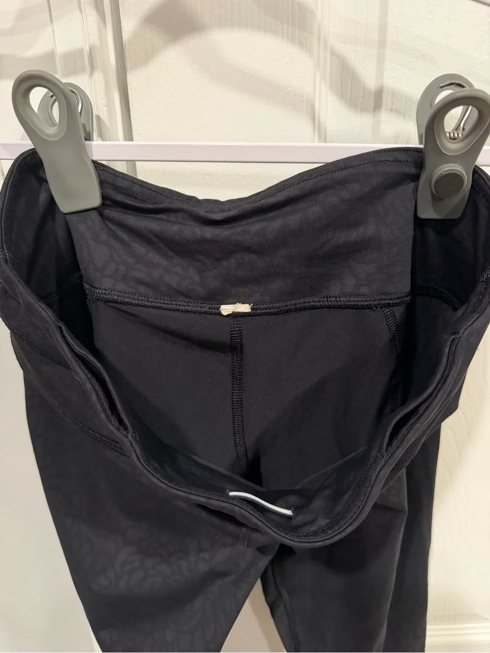 Pre-owned Lululemon Run: Inspire Crop II Print Camo/Embossed Black, Sz 8
